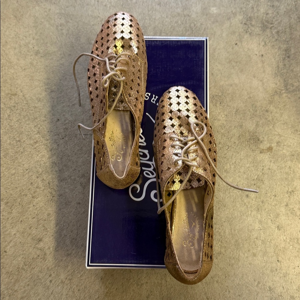 Brand new Seychelles Gold Lace-Up Flats - Picture 3 of 10